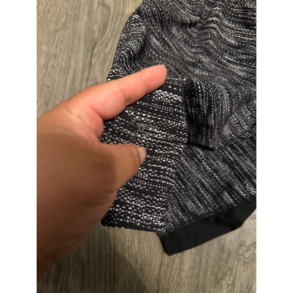 Men’s lululemon shorts - Picture 3 of 5